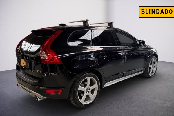 VOLVO XC60 2.0 T5 R-DESIGN GASOLINA 4P AUTOMÁTICO 2012/2013 VOLVO XC60 2.0 T5 R-DESIGN GASOLINA 4P AUTOMÁTICO 2012/2013